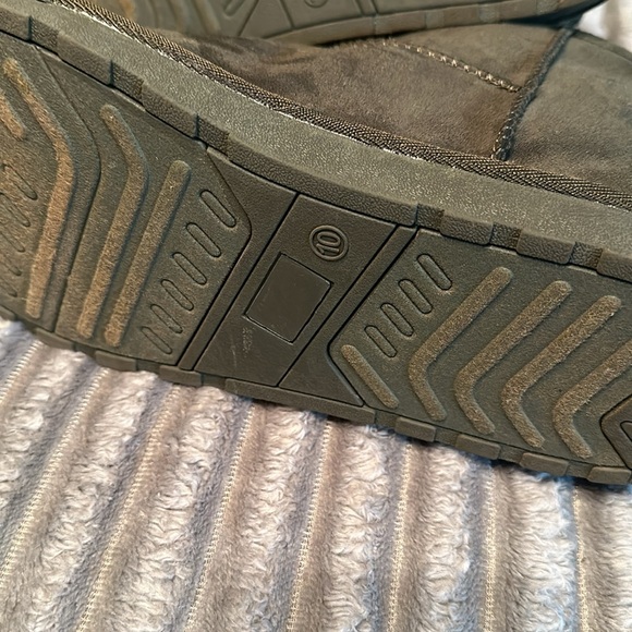 Arizona Flat Heel Winter Ankle Boots- size 10 - Picture 7 of 9